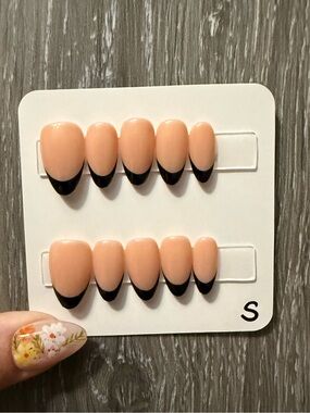 Peach Nude Press-On Nails with Black French Tip - Women Makeup Press-On Nails